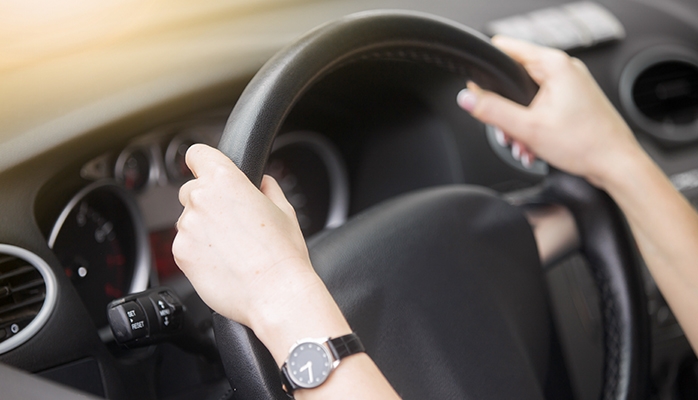 Taxi verbalisé : seul un service effectif justifie l’absence de ceinture !