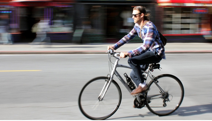 Accident vélo-voiture : qui est responsable et quelle indemnisation ?
